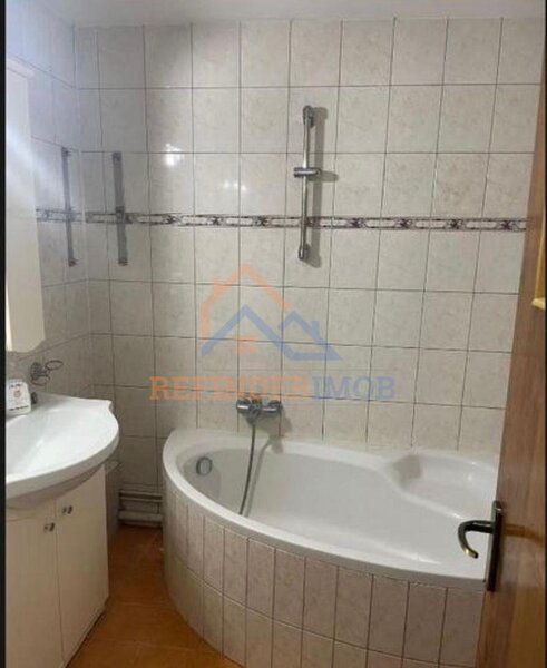 Margeanului Apartament de vanzare cu 3 camere, zona Rahova